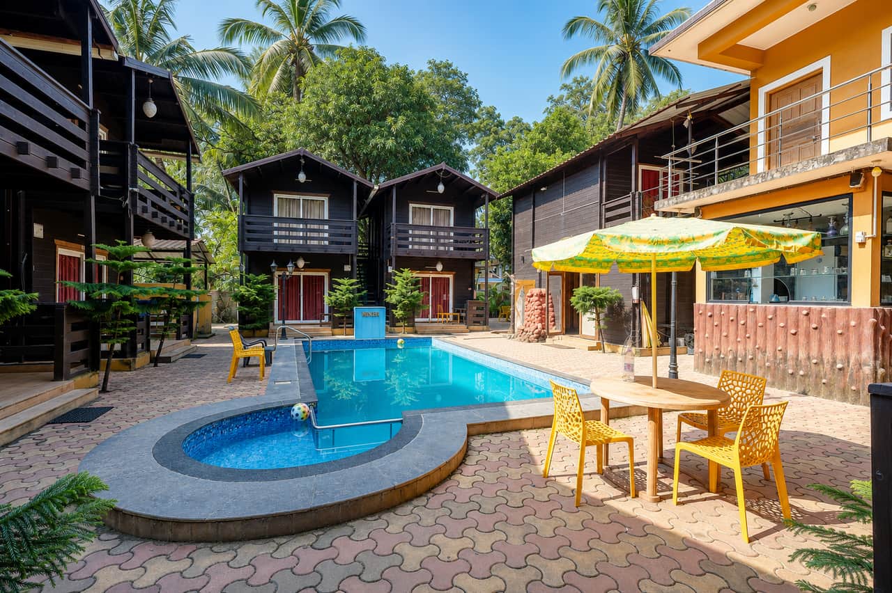 Pool, jacuzzi and sundeck at WENZET Cottages